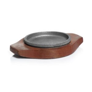 Round sizzler iron cast plate
with wooden base
